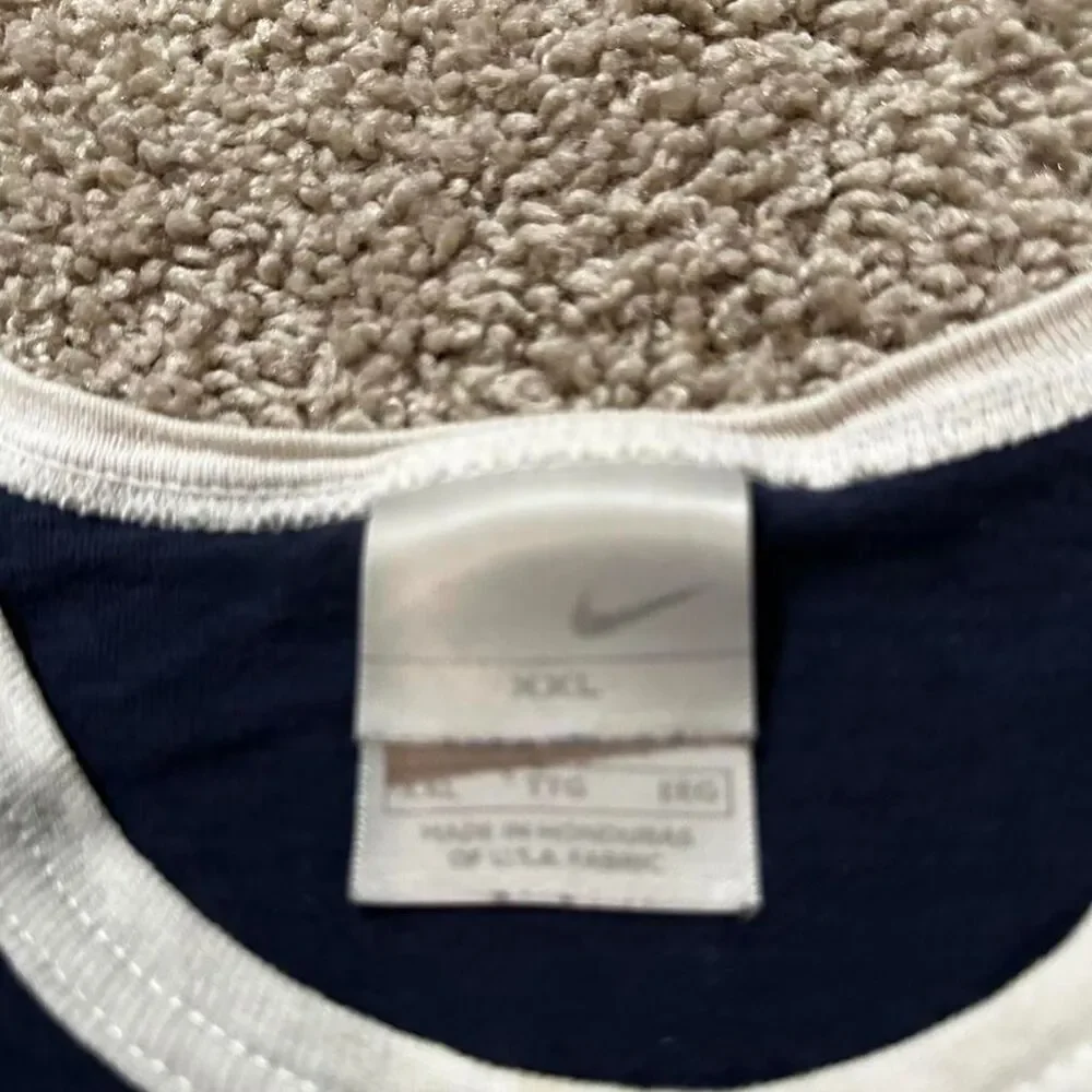 Nike Men's Navy and Blue T-shirt